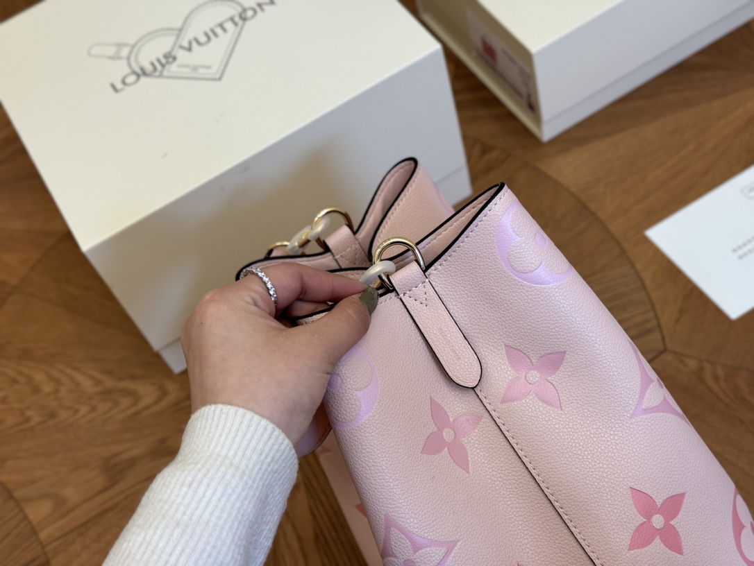 Louis new arrival bucket bag size: 26cm