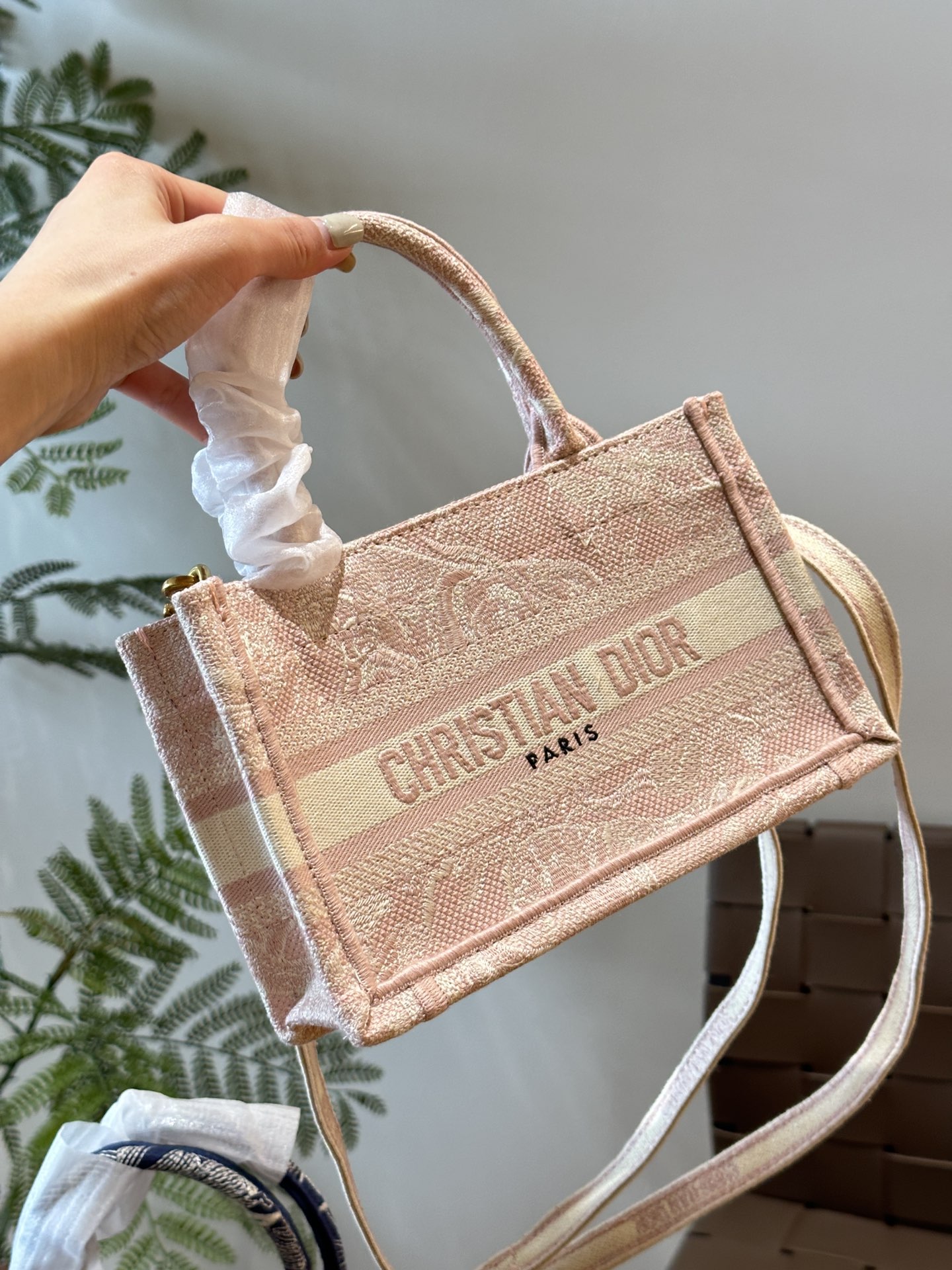 D mini tote bag size: 21.5x13x7.5cm