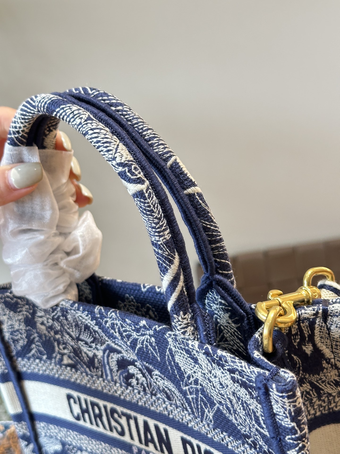 D mini tote bag size: 21.5x13x7.5cm