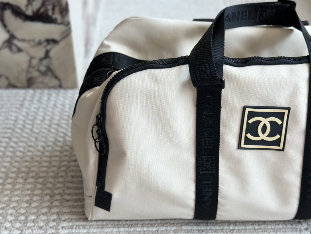 CC new arrival traval bag size: 50 *26cm