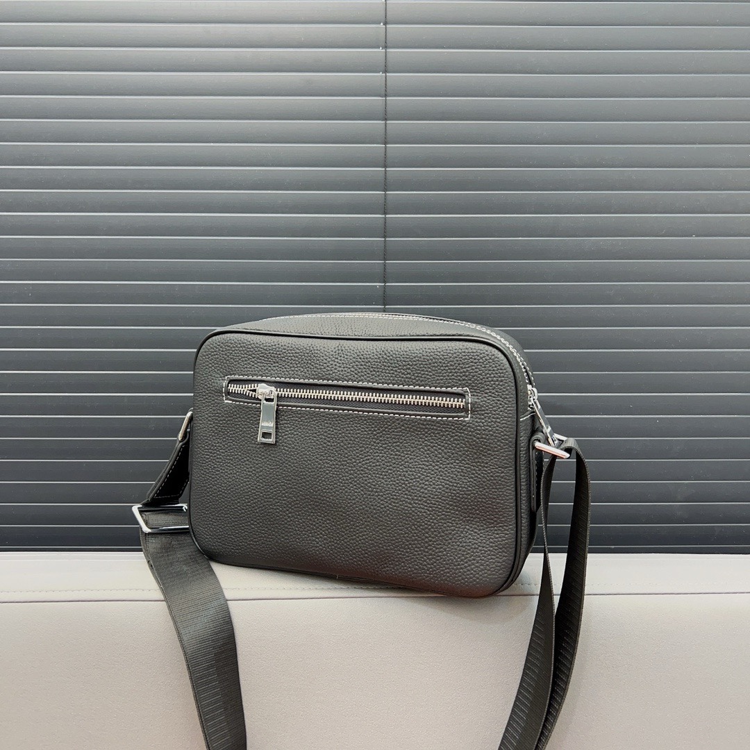 H crossbody bag Men size: 24 x 17 cm