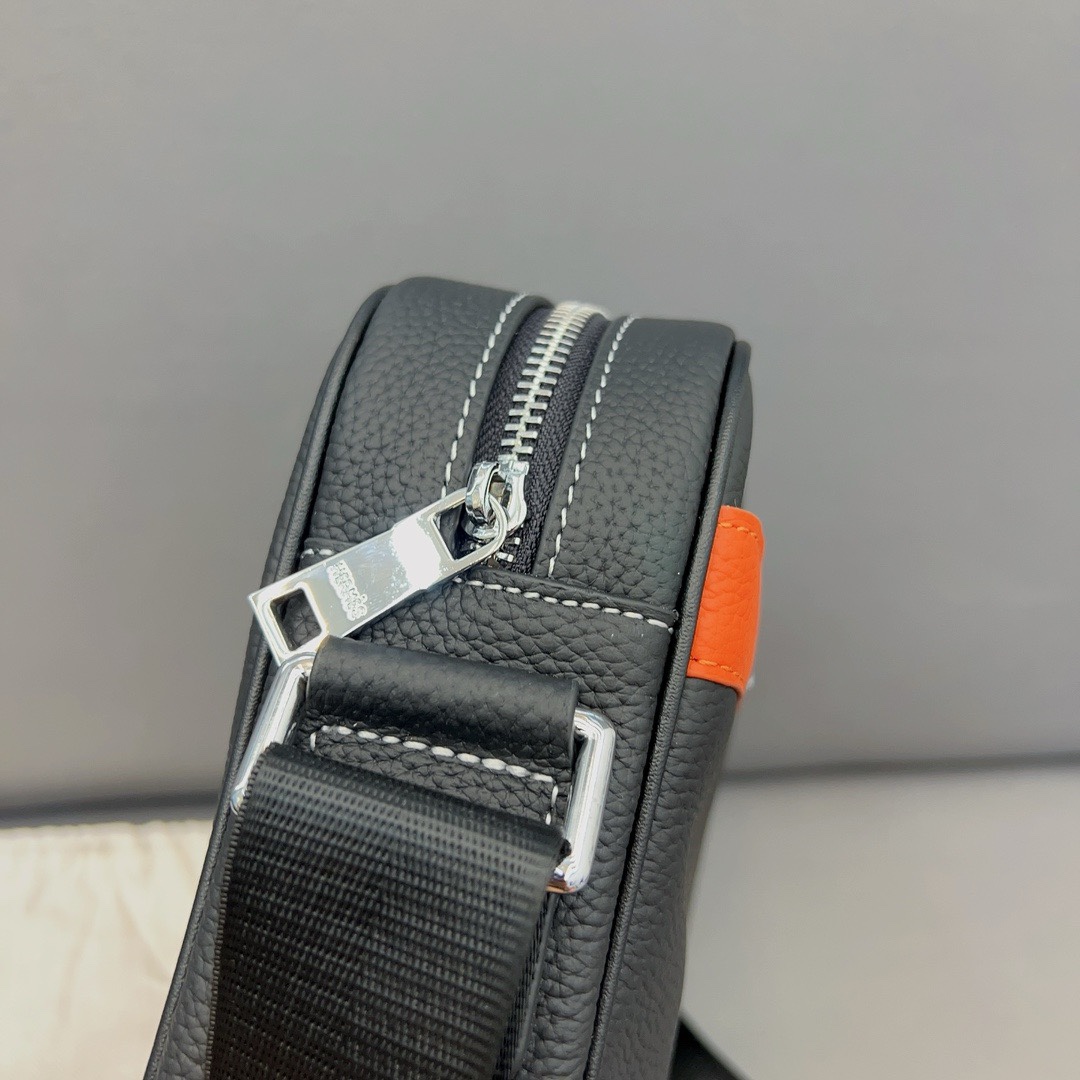 H crossbody bag Men size: 24 x 17 cm