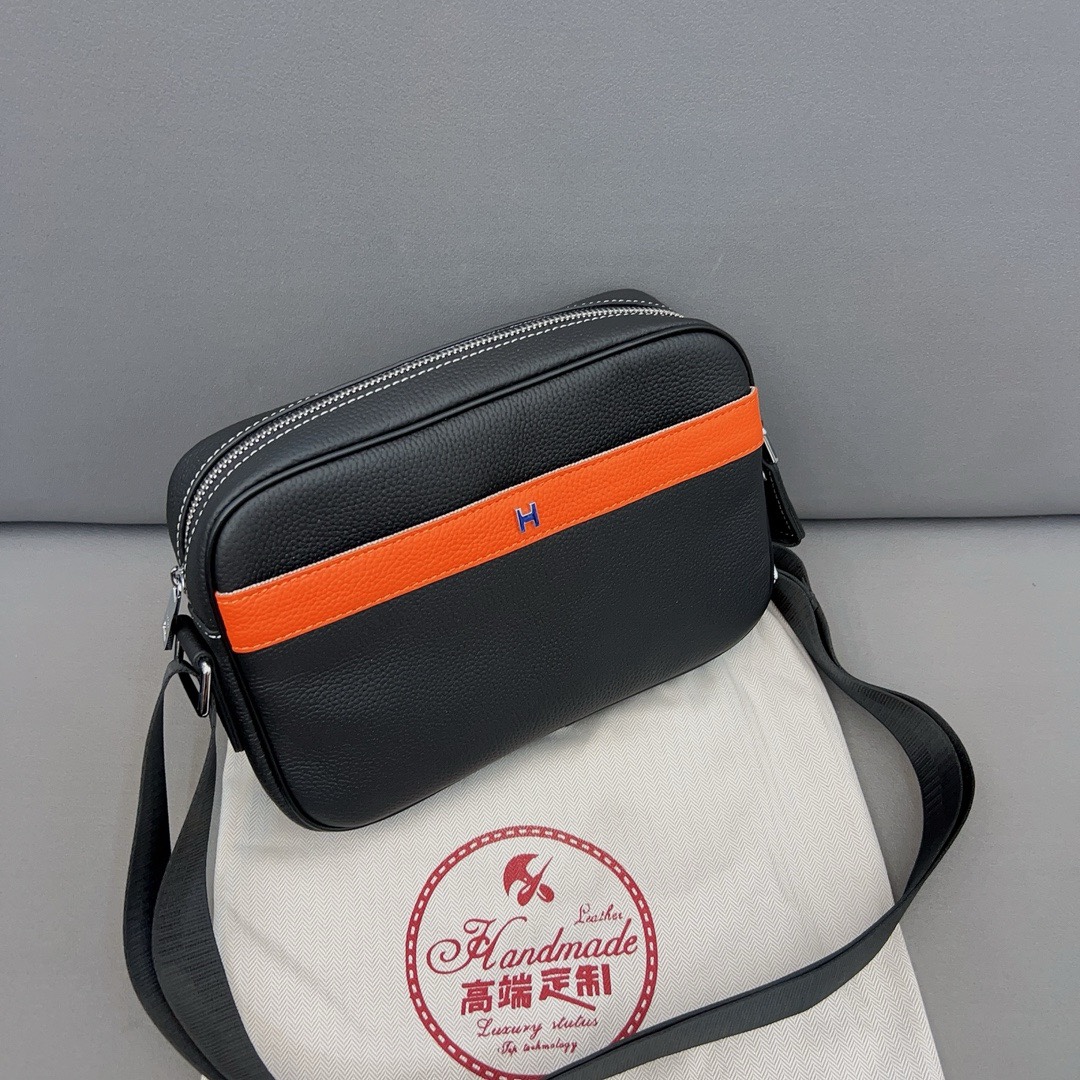 H crossbody bag Men size: 24 x 17 cm