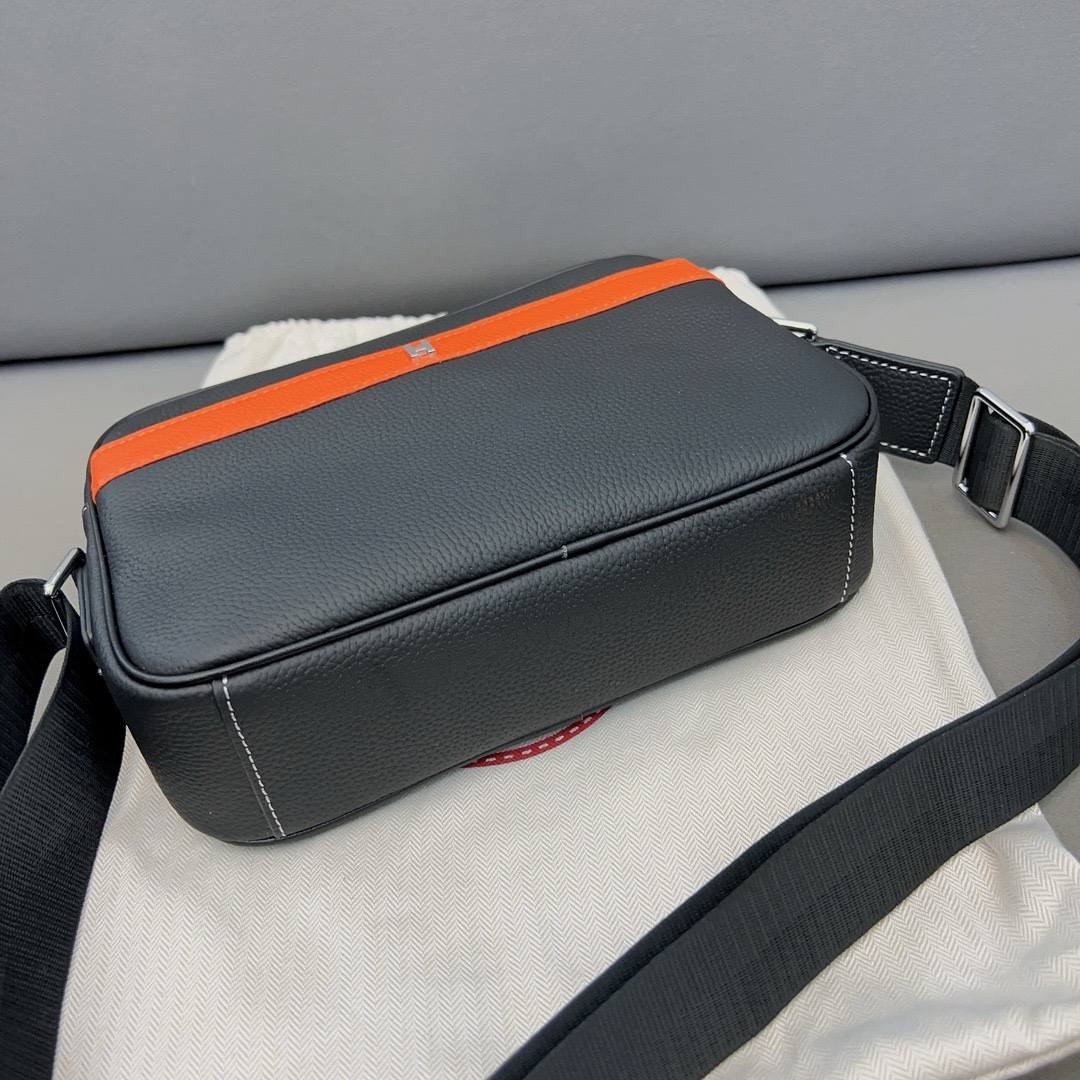 H crossbody bag Men size: 24 x 17 cm