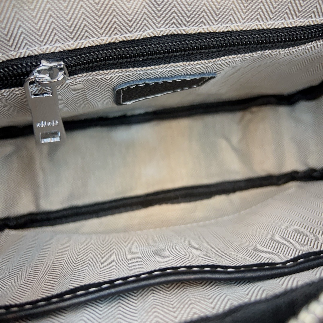 H crossbody bag Men size: 24 x 17 cm