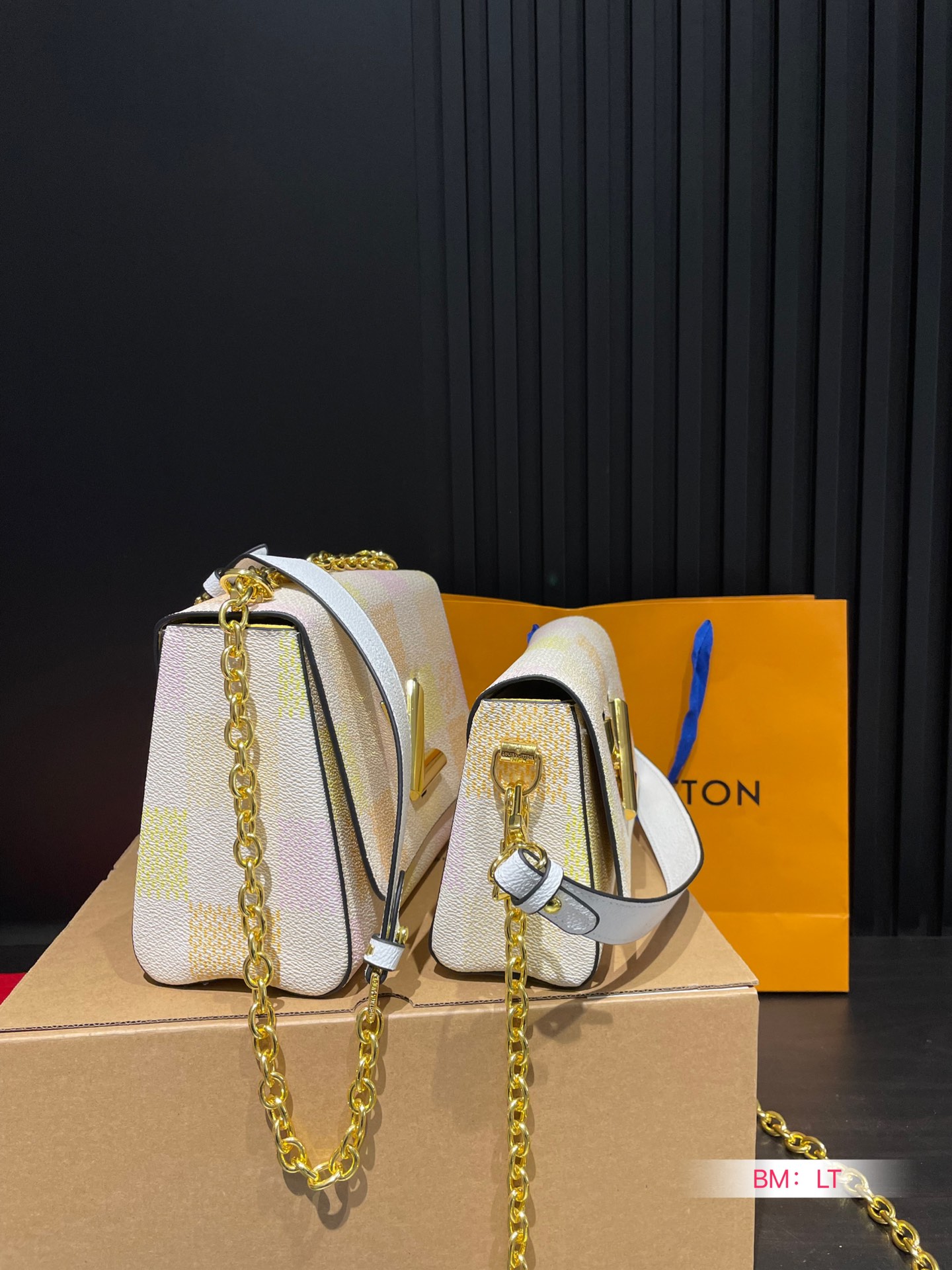 Louis new arrival twist women bag