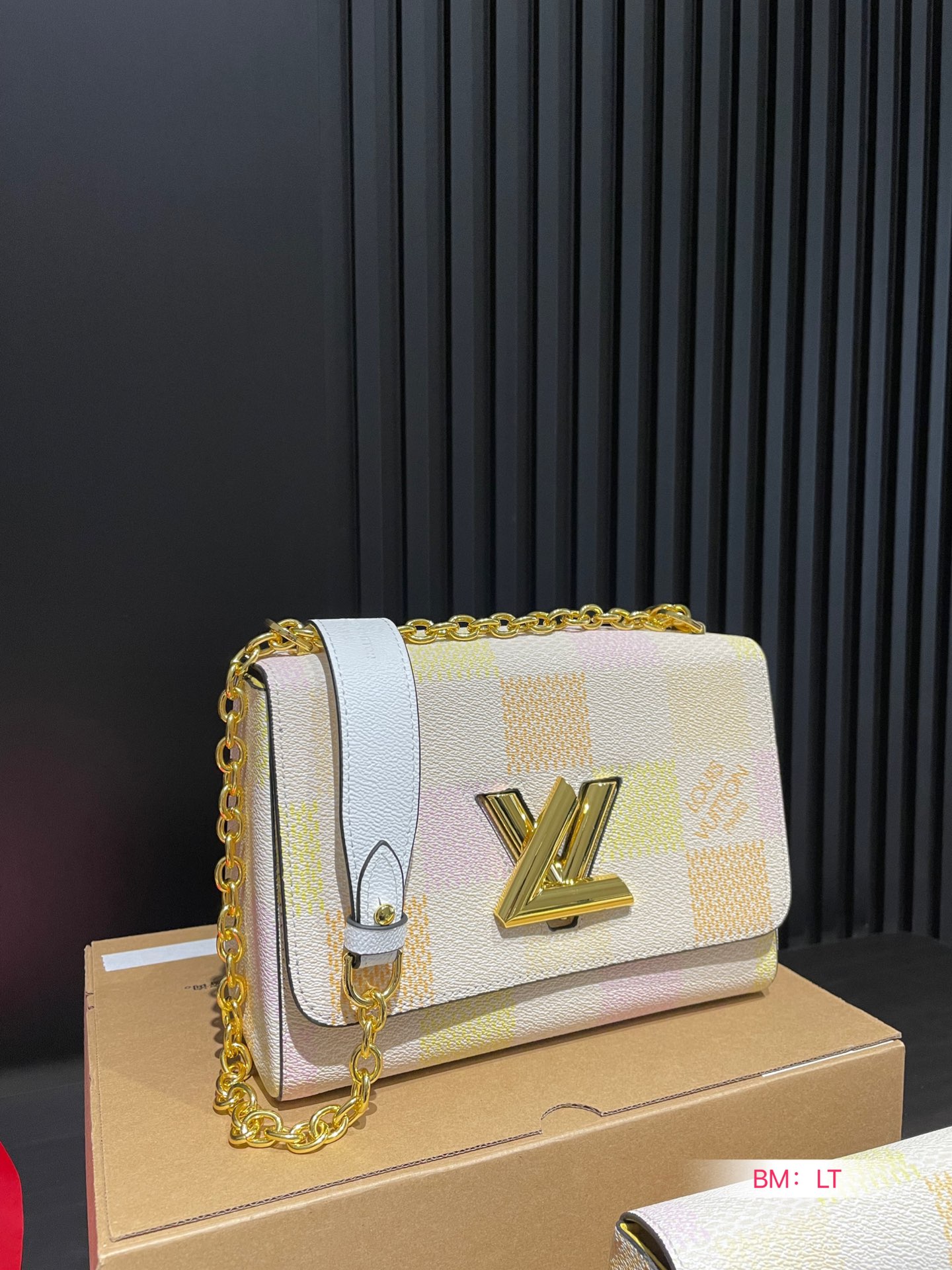 Louis new arrival twist women bag