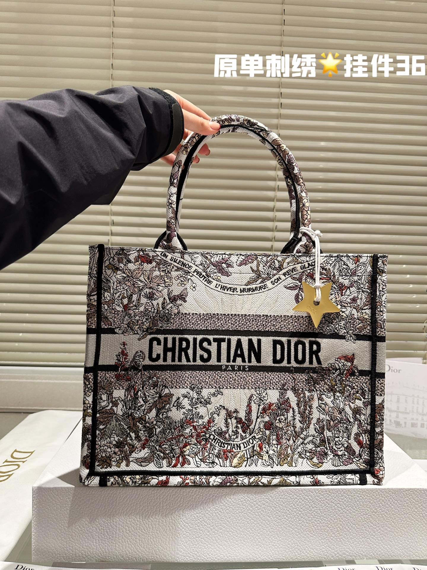 D book tote new arrival bag