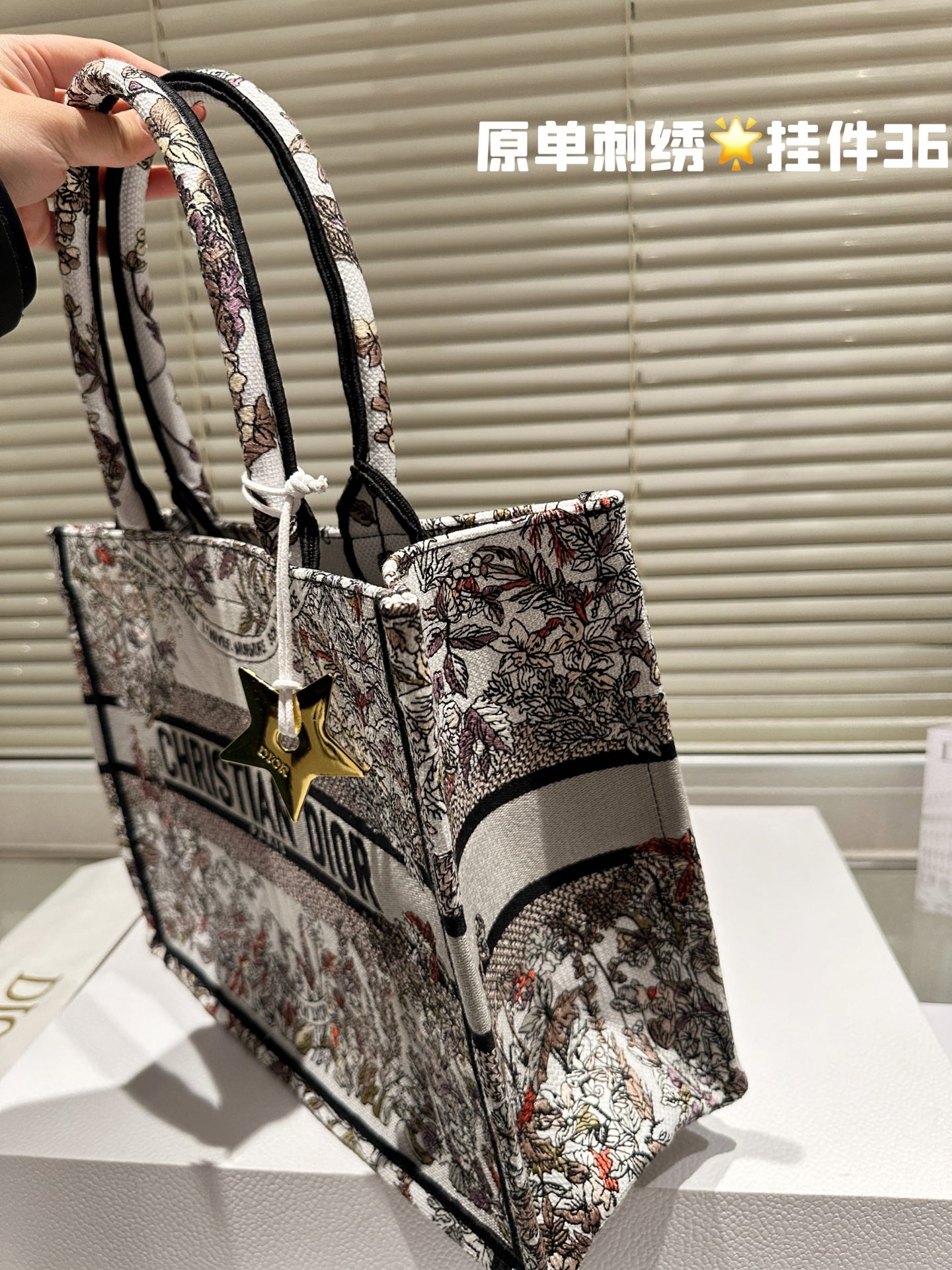 D book tote new arrival bag