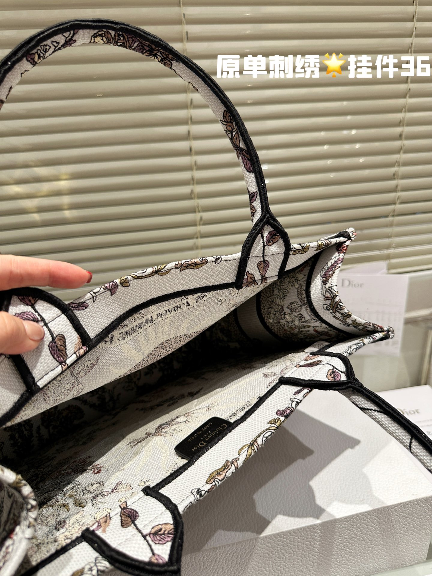 D book tote new arrival bag