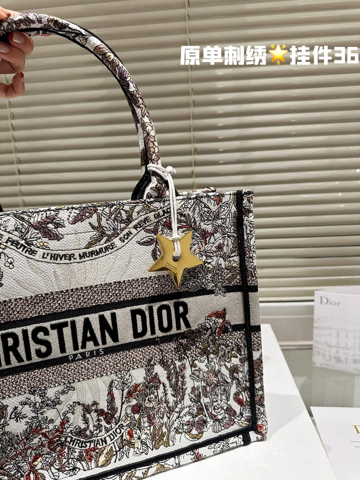 D book tote new arrival bag