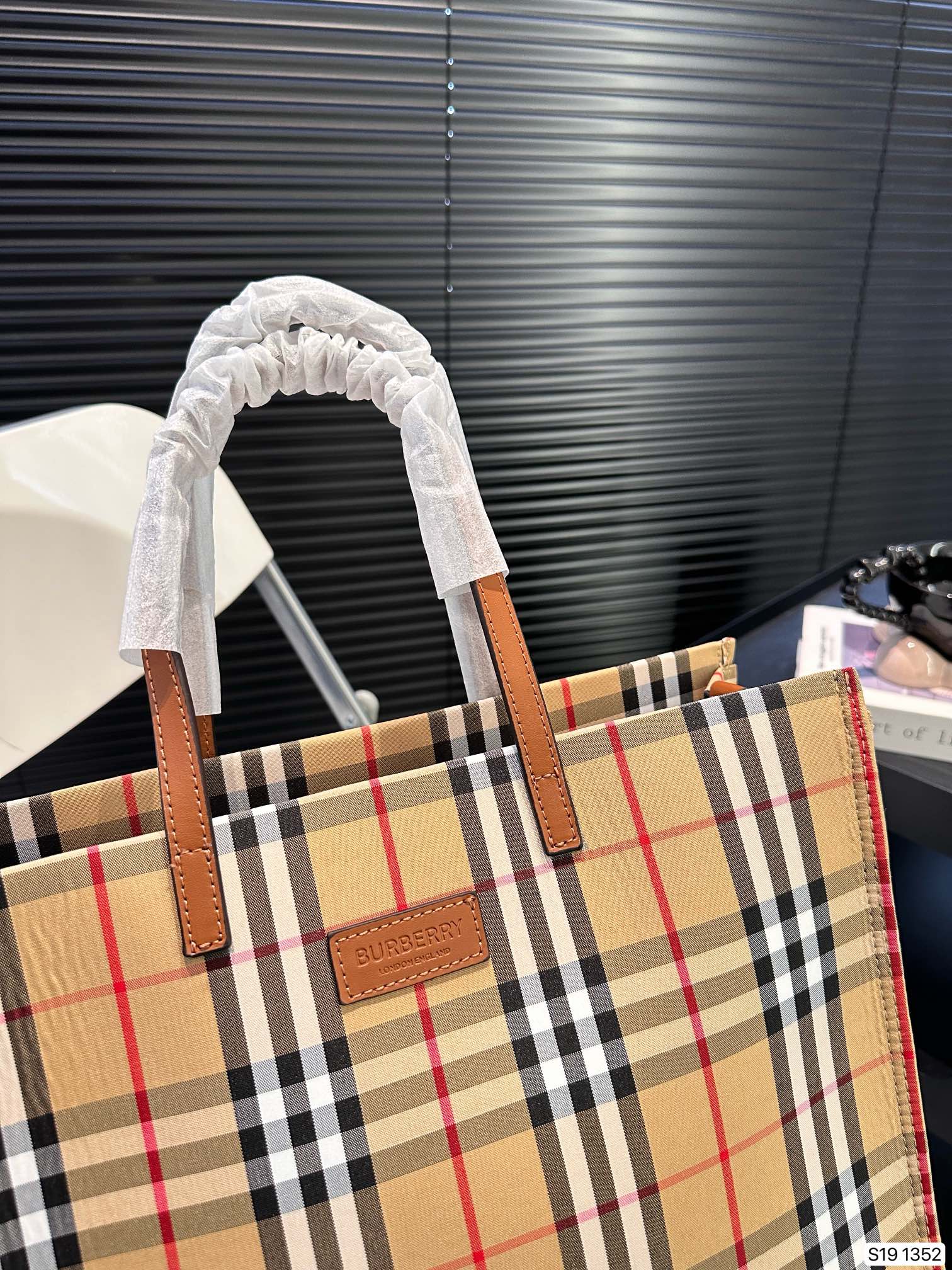 BB new arrival tote bag size: 35 * 27 cm