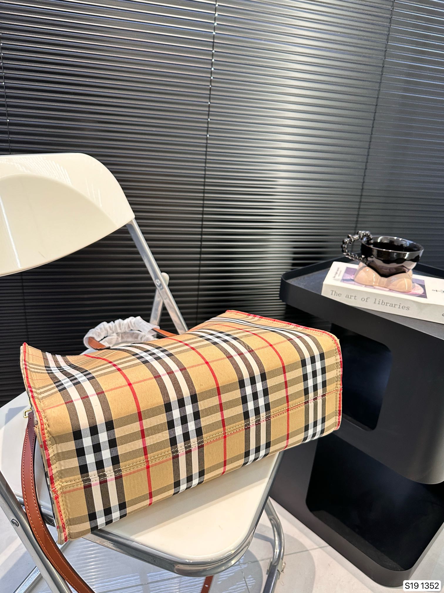 BB new arrival tote bag size: 35 * 27 cm