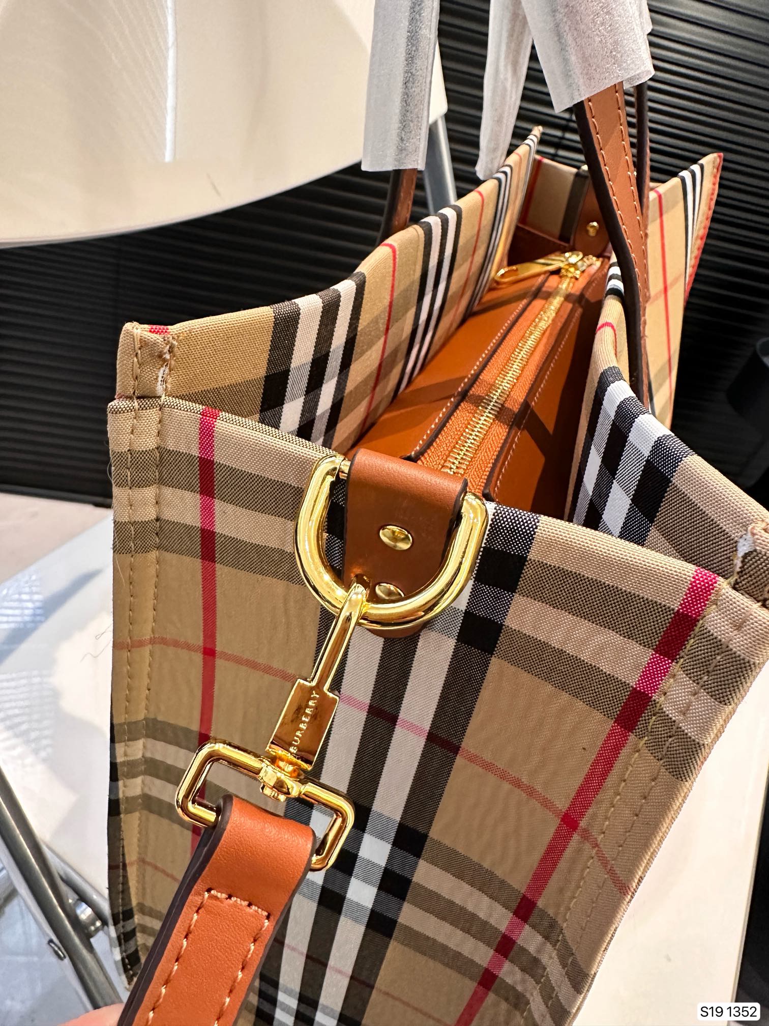 BB new arrival tote bag size: 35 * 27 cm