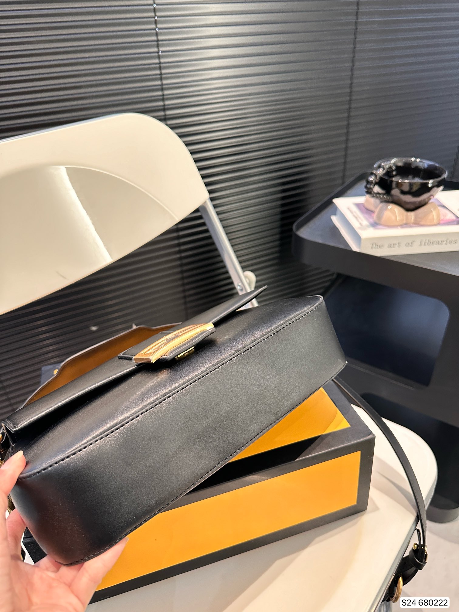 Fendi Baguette new arrival bag size: 28 * 17 cm