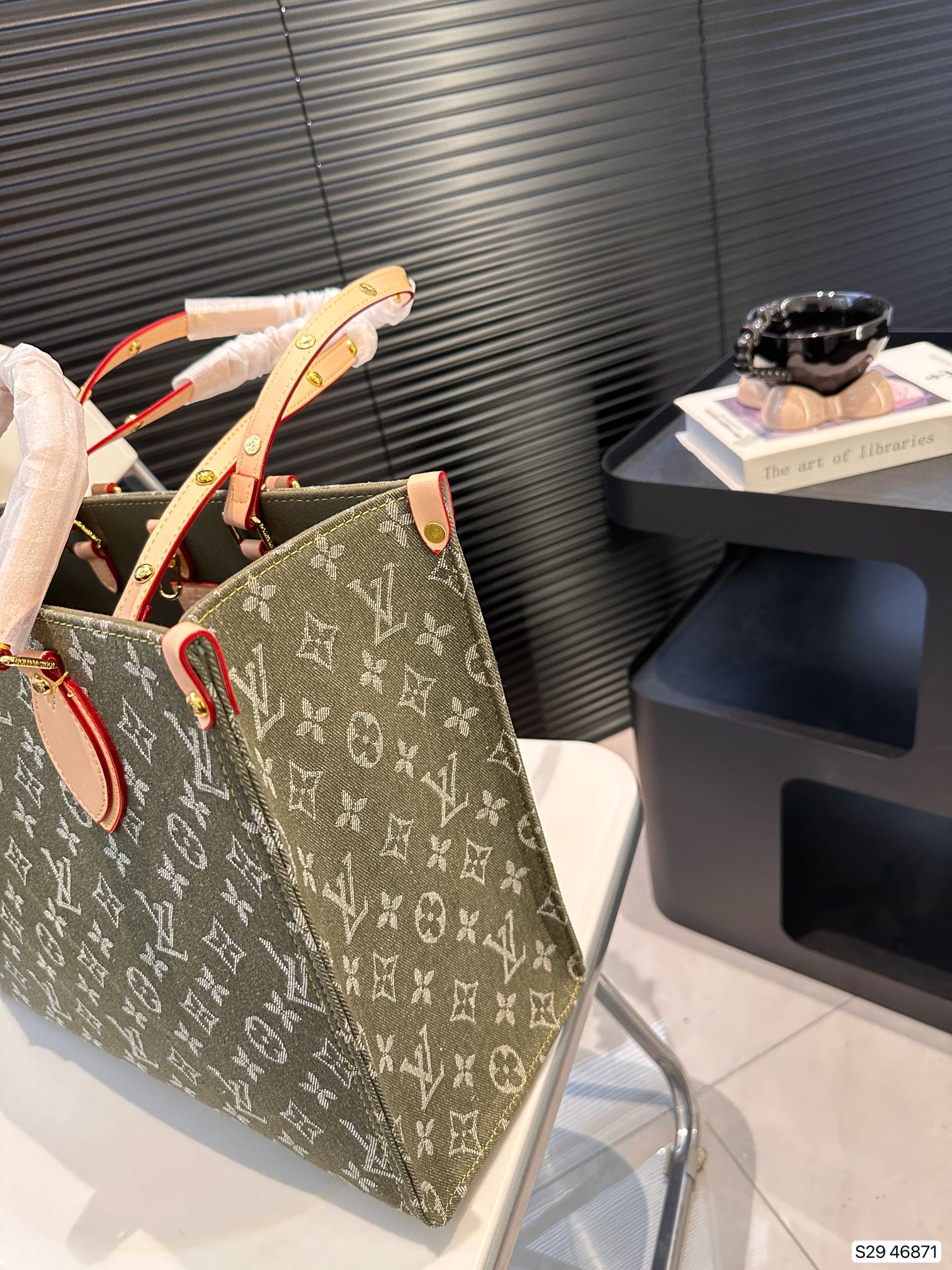 Louis new arrival denim tote bag size: 35 * 28 cm