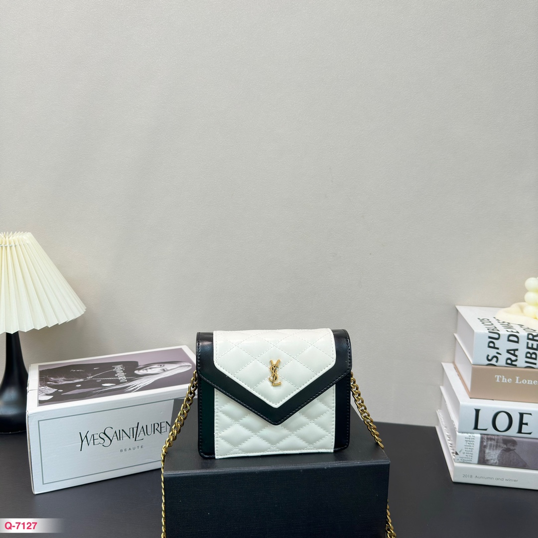 Y ENVELOPE New arrival bag size: 17*13 cm