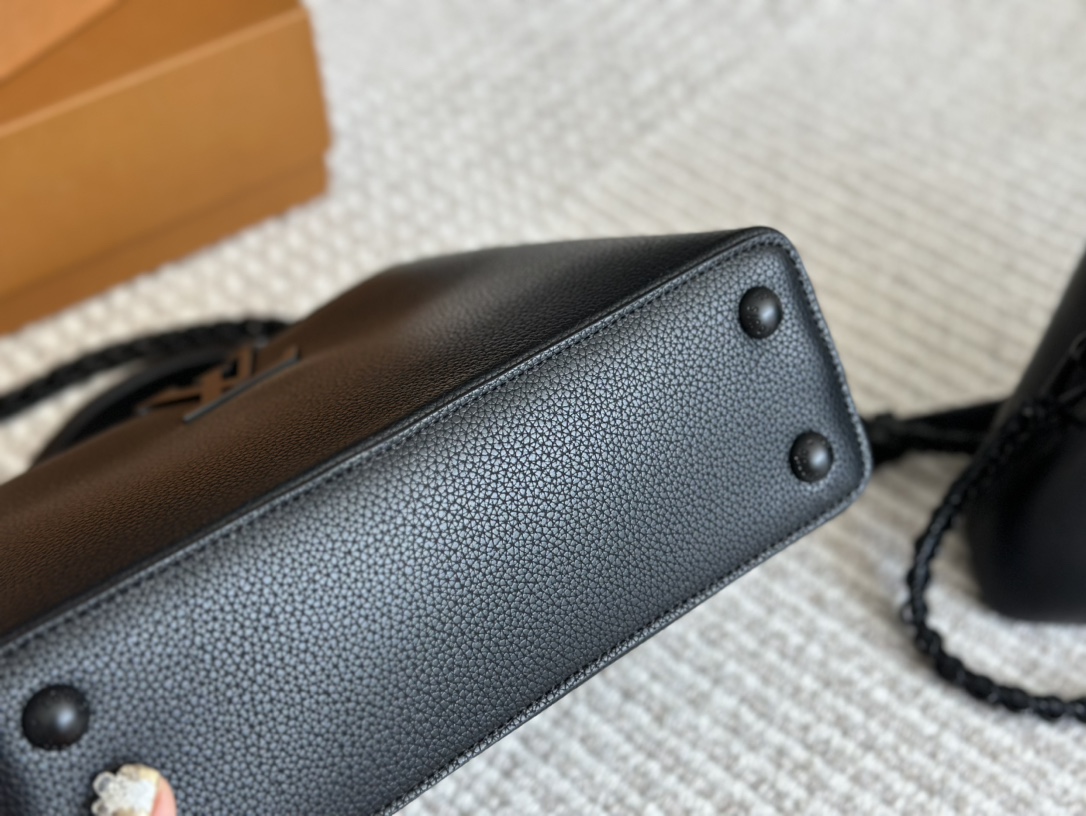 Louis Capucines monogram new arrival bag