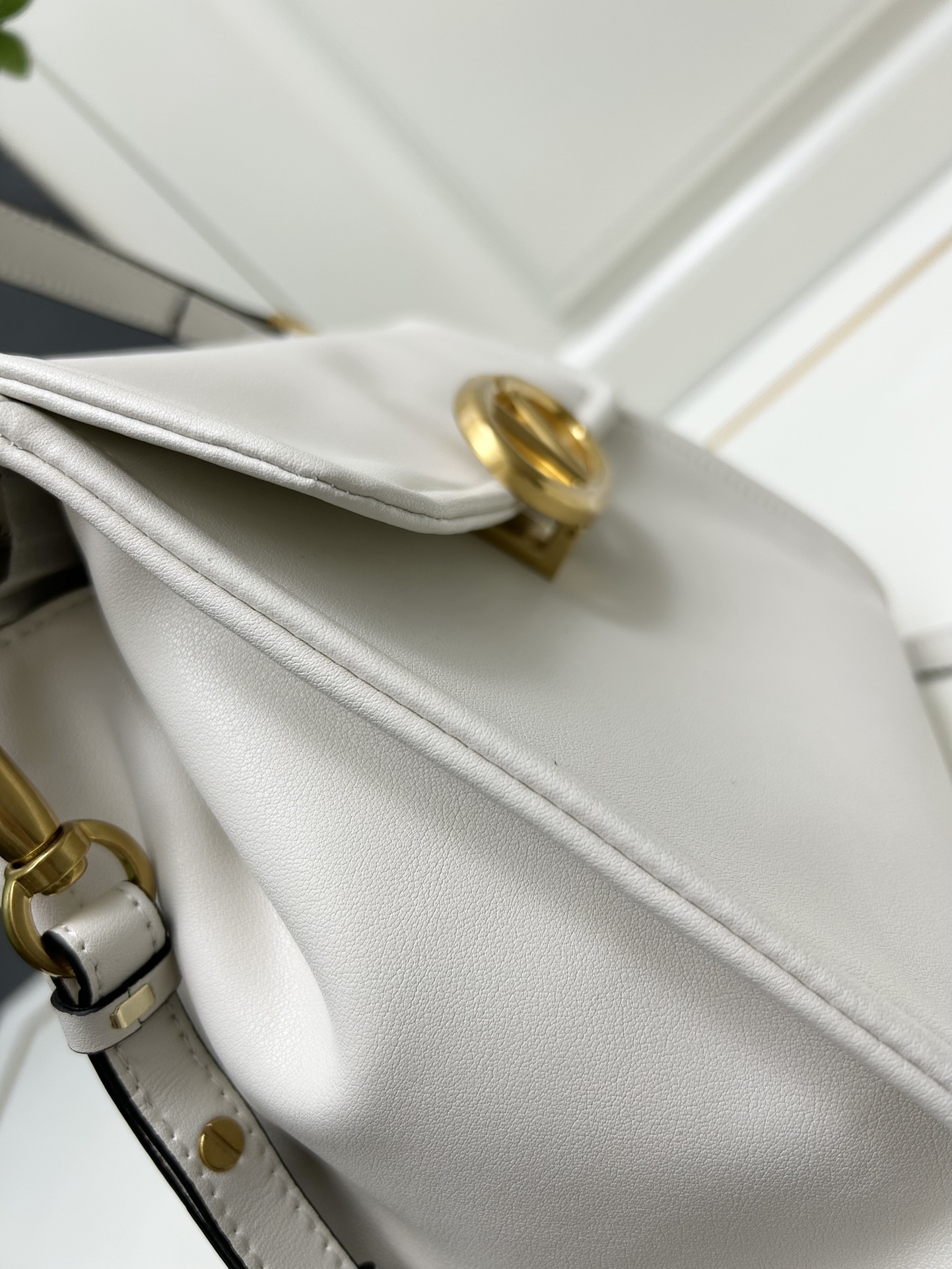 Val Garavani VSLING new arrival bag size: 25*12*18 cm