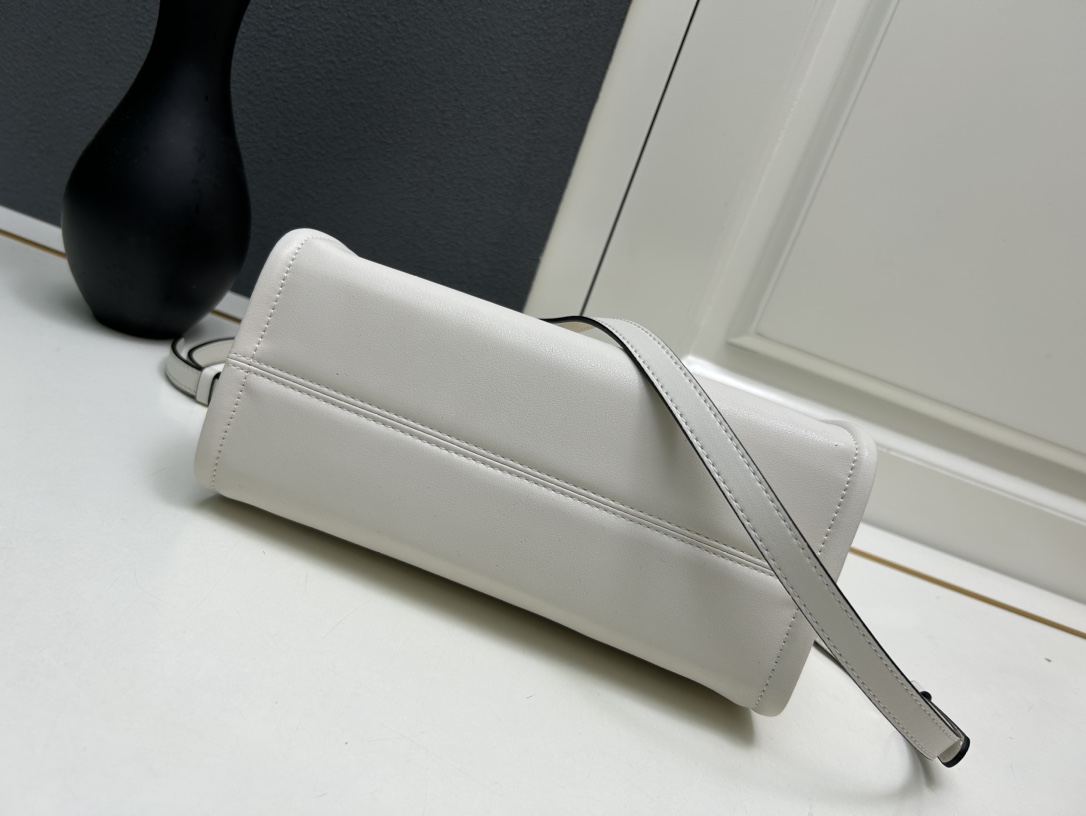 Val Garavani VSLING new arrival bag size: 25*12*18 cm