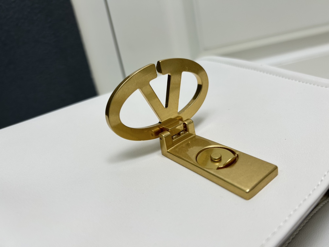 Val Garavani VSLING new arrival bag size: 25*12*18 cm