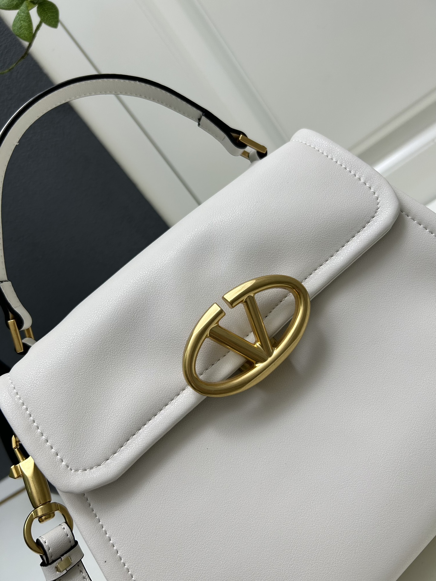 Val Garavani VSLING new arrival bag size: 25*12*18 cm