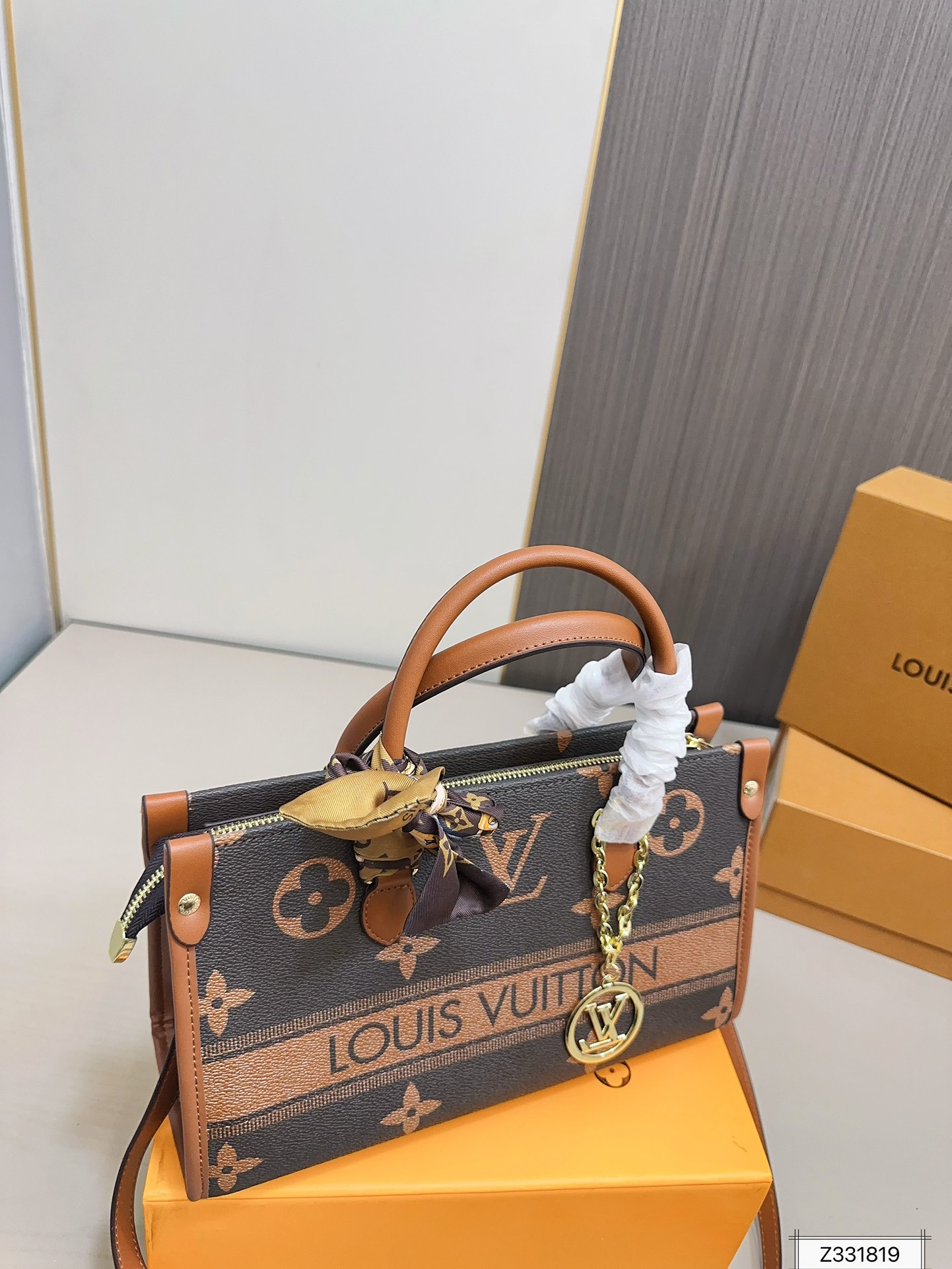 Louis new arrival Onthego tote bag size: 30 * 19 cm