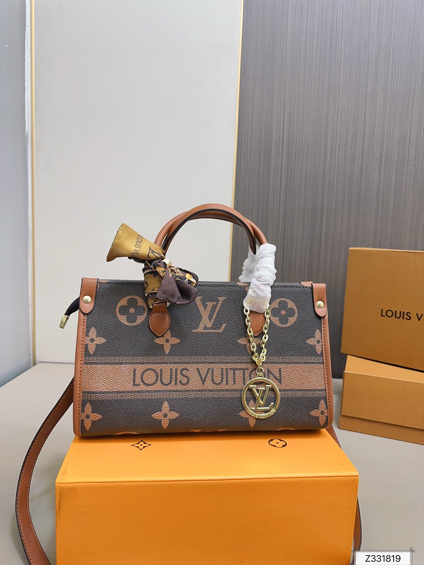 Louis new arrival Onthego tote bag size: 30 * 19 cm