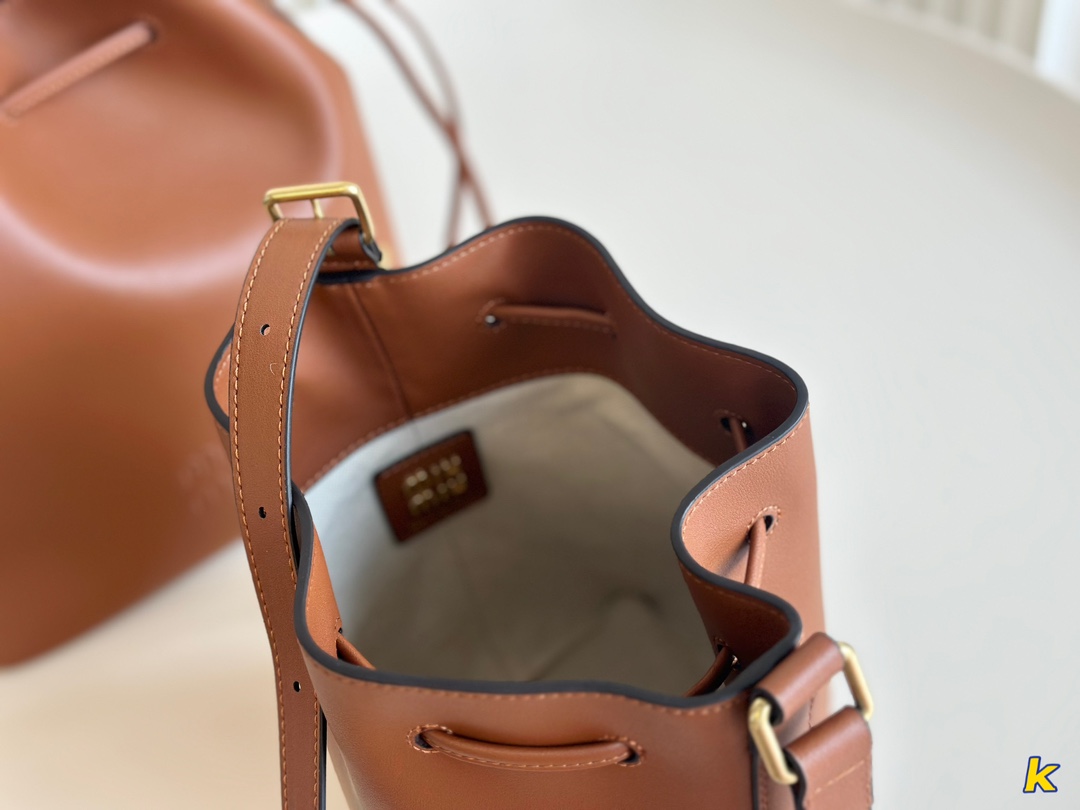 M M new arrival bucket bag