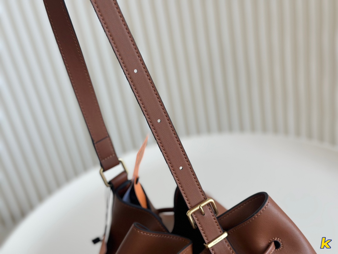 M M new arrival bucket bag