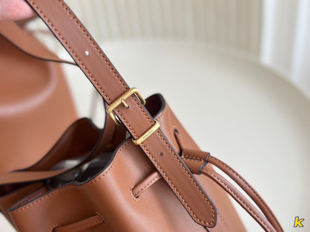 M M new arrival bucket bag