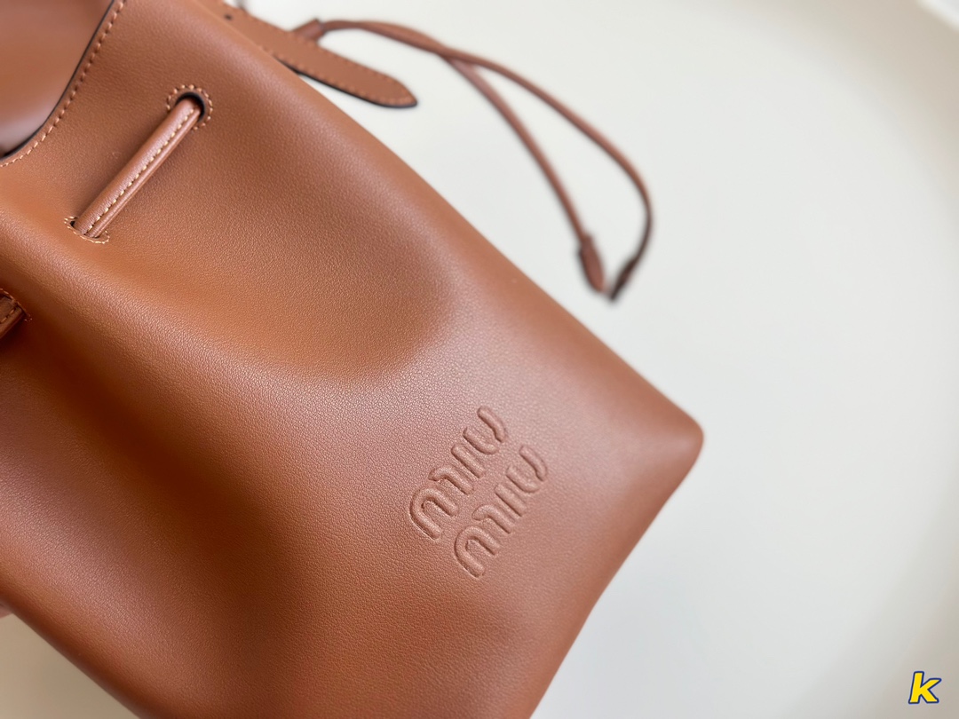 M M new arrival bucket bag