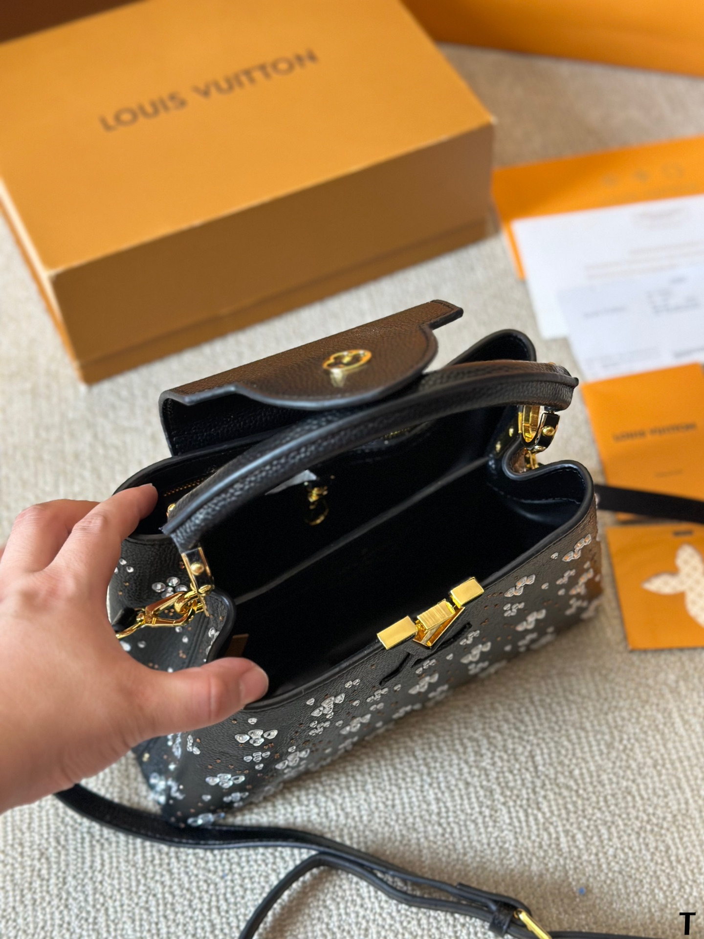 Louis capucines new arrival bag size :27*18cm