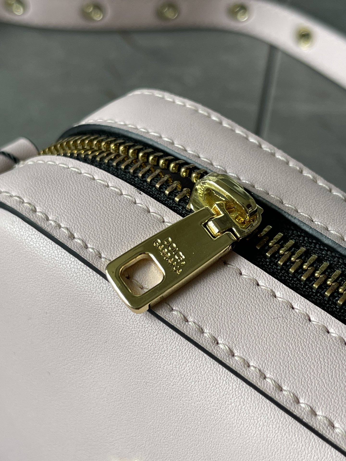 DG new arrival cross body bag size：19*12*5.5cm