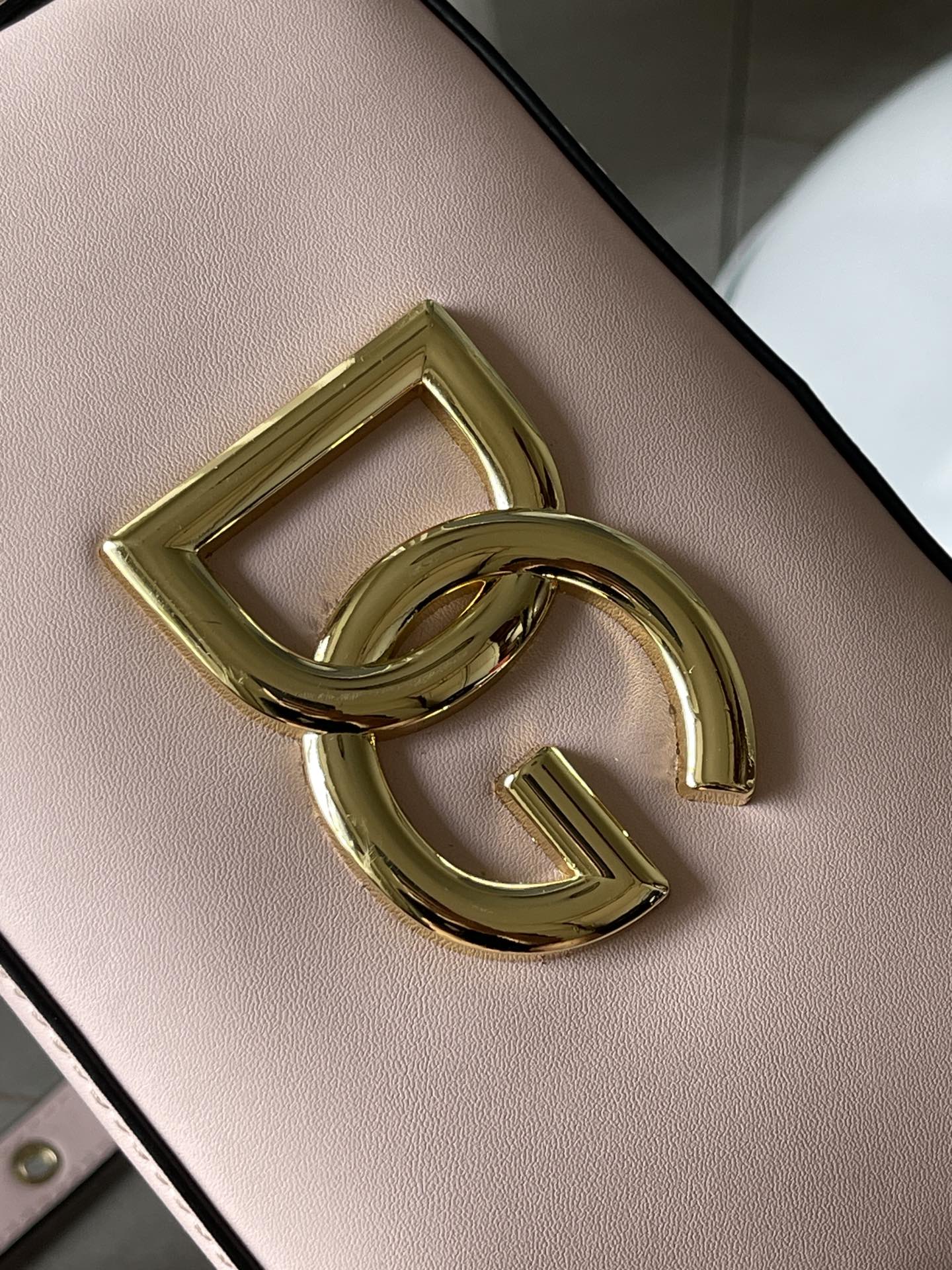 DG new arrival cross body bag size：19*12*5.5cm