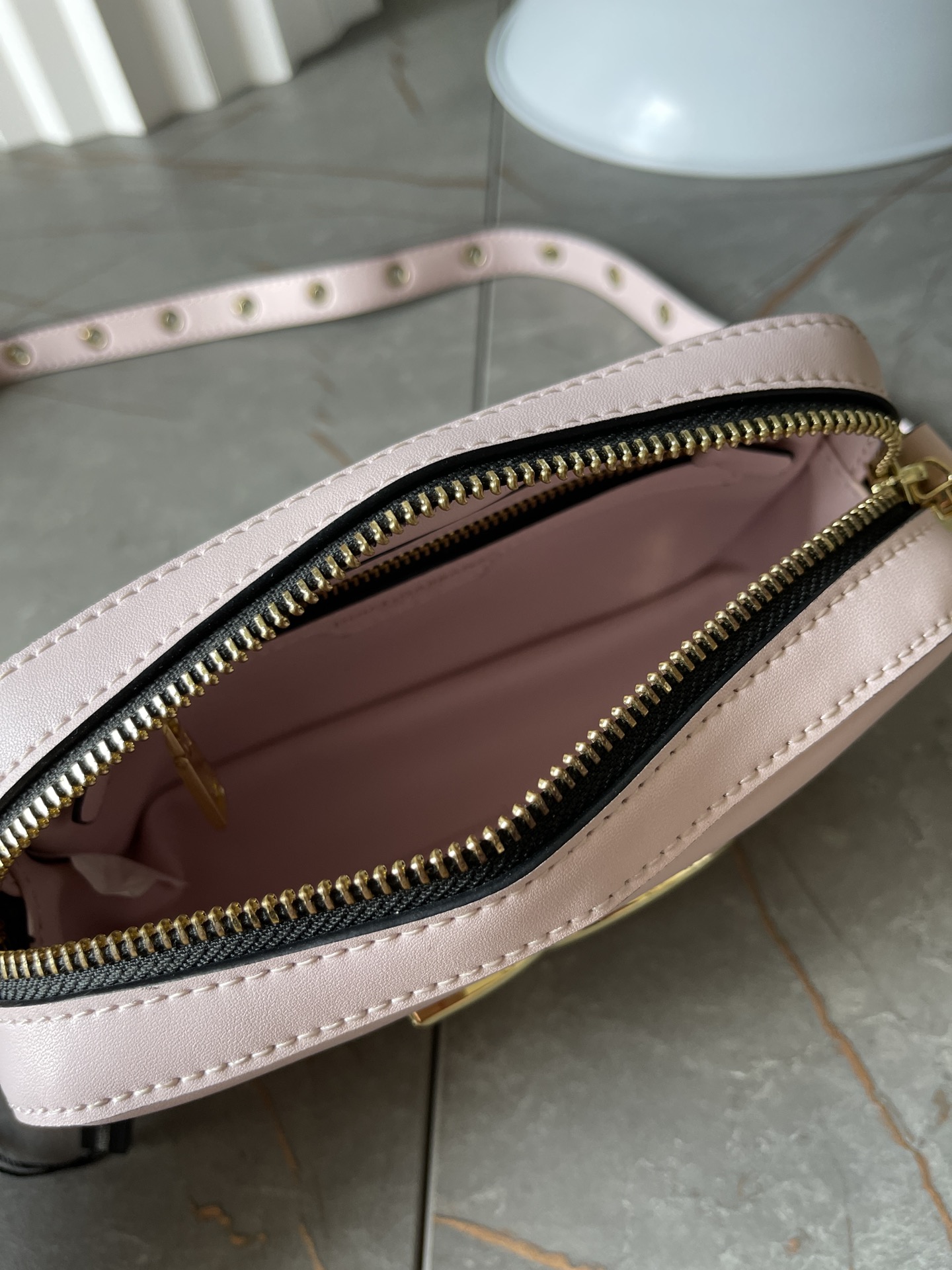 DG new arrival cross body bag size：19*12*5.5cm