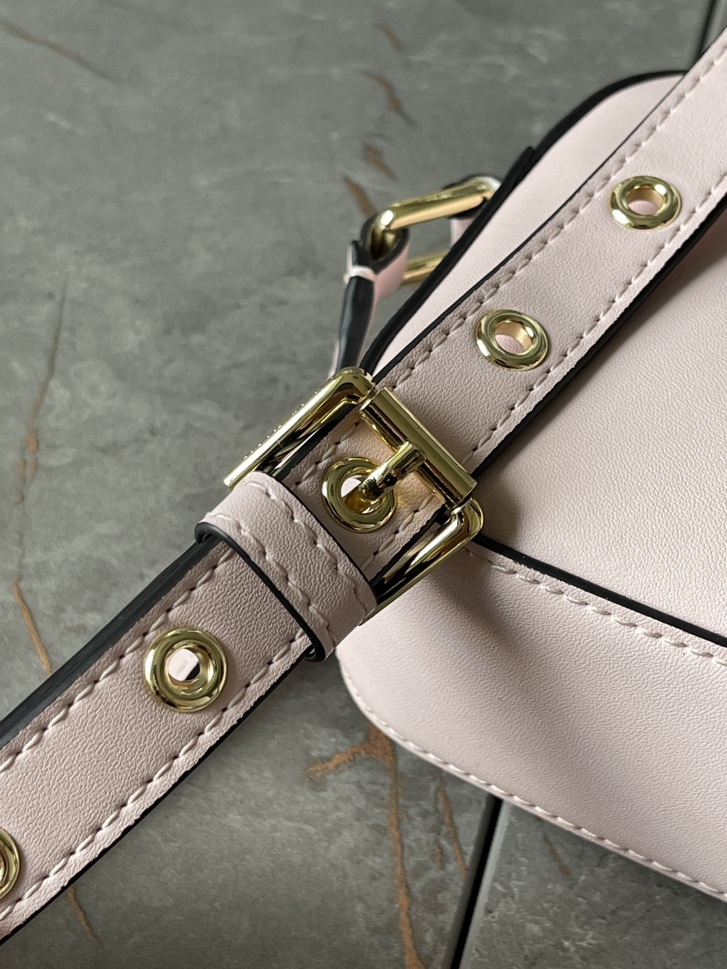 DG new arrival cross body bag size：19*12*5.5cm