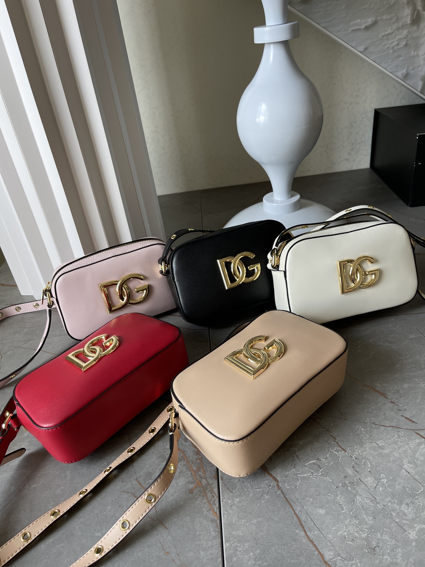 DG new arrival cross body bag size：19*12*5.5cm