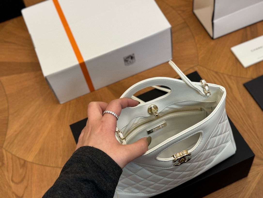 CC new arrival 31bag mini bag size: 23*19cm