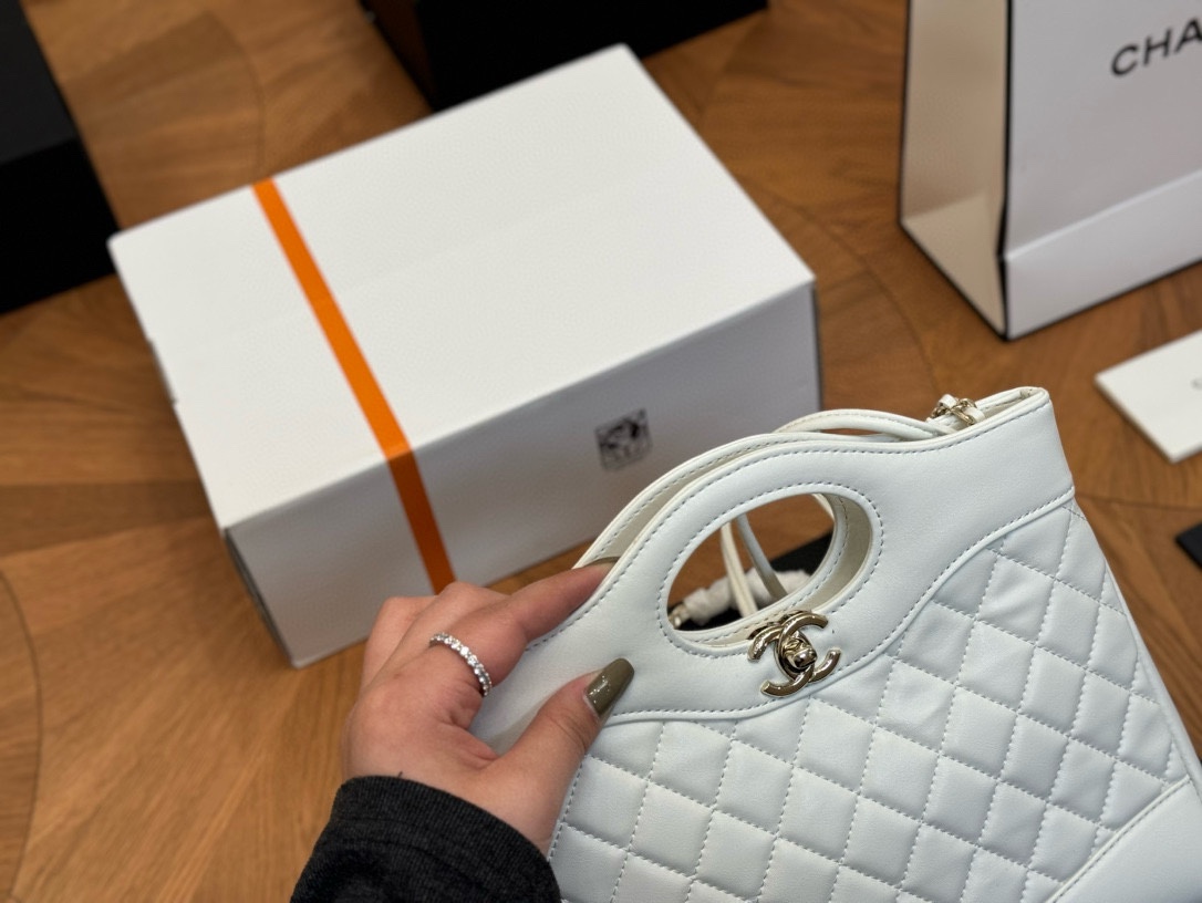 CC new arrival 31bag mini bag size: 23*19cm