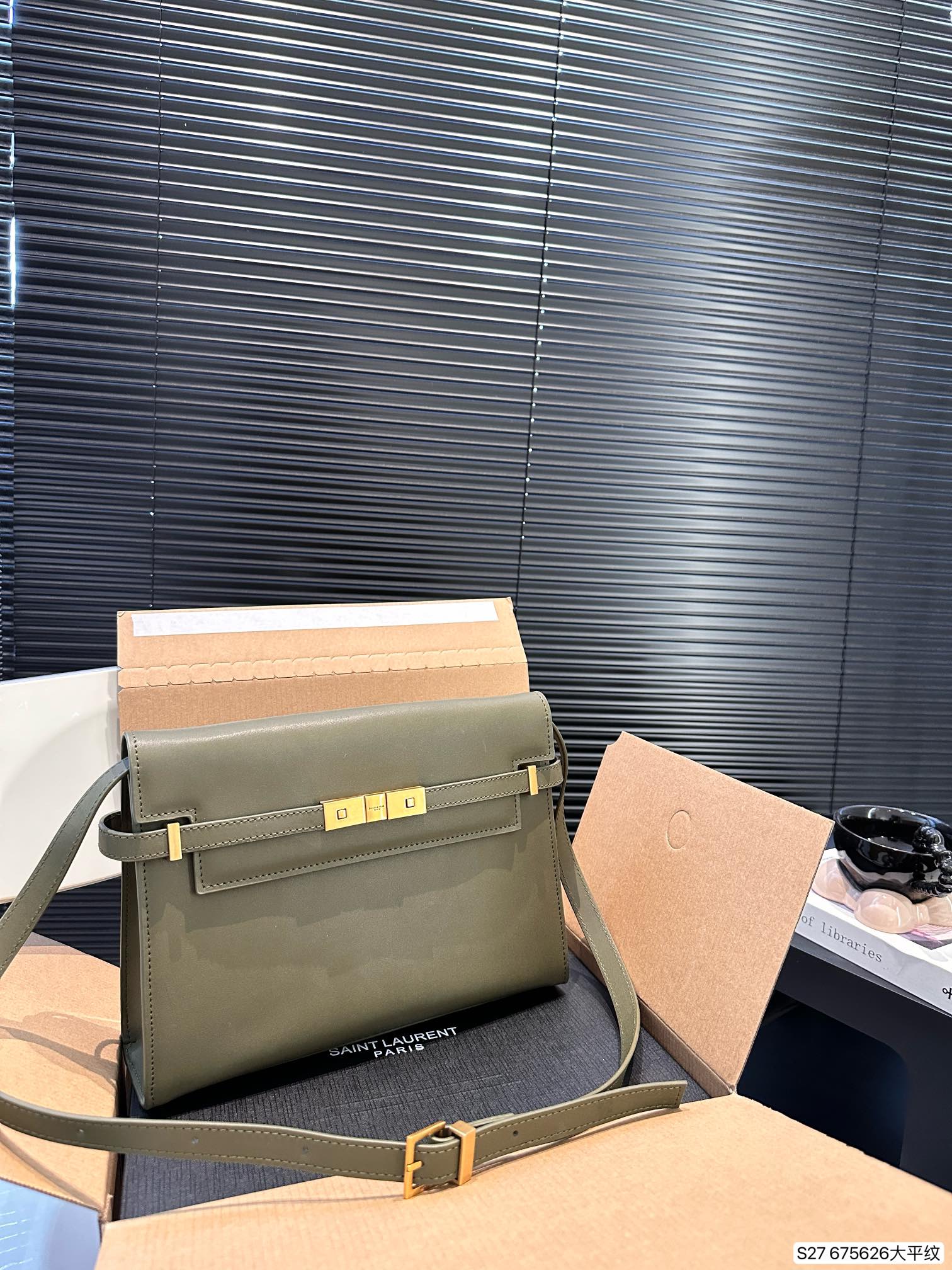 Y new arrival Manhattan bag smooth leather size: 29 * 22 cm