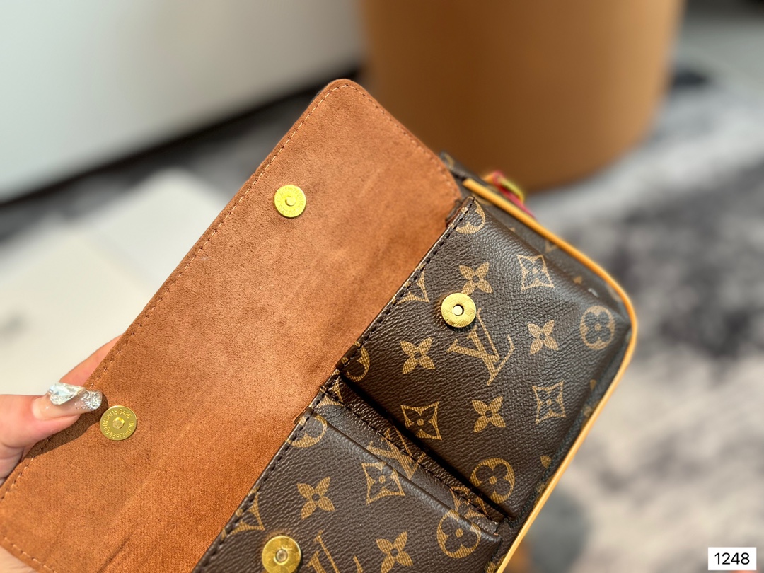 Louis new arrival mini bag size: 24*13 cm