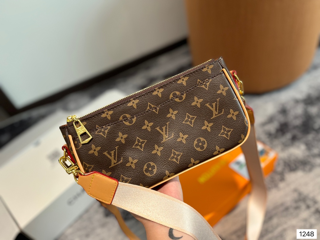 Louis new arrival mini bag size: 24*13 cm
