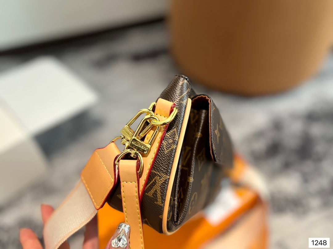 Louis new arrival mini bag size: 24*13 cm