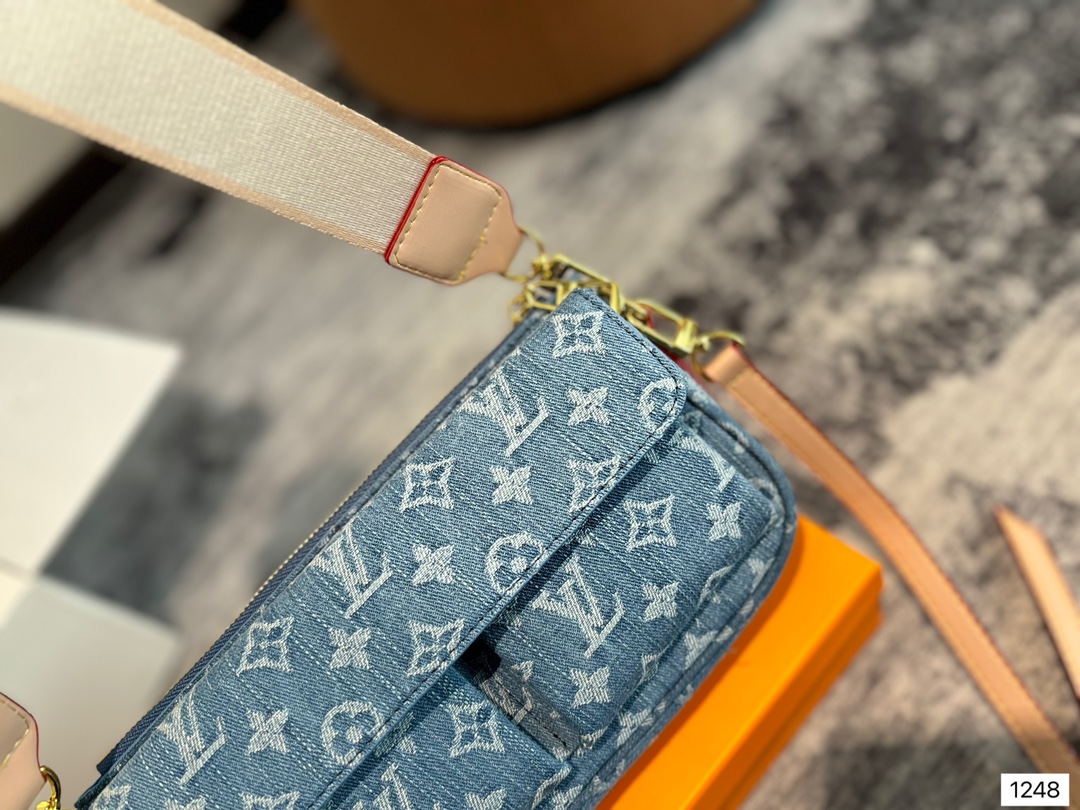 Louis new arrival mini bag size: 24*13 cm