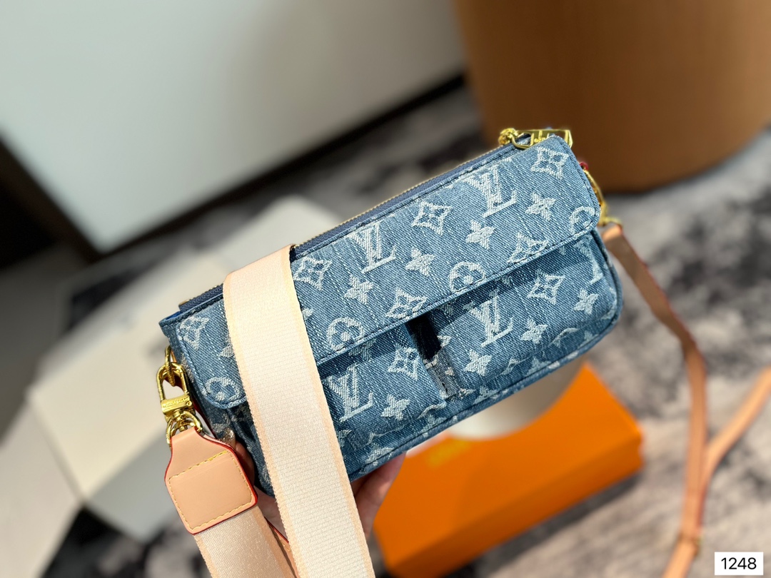 Louis new arrival mini bag size: 24*13 cm