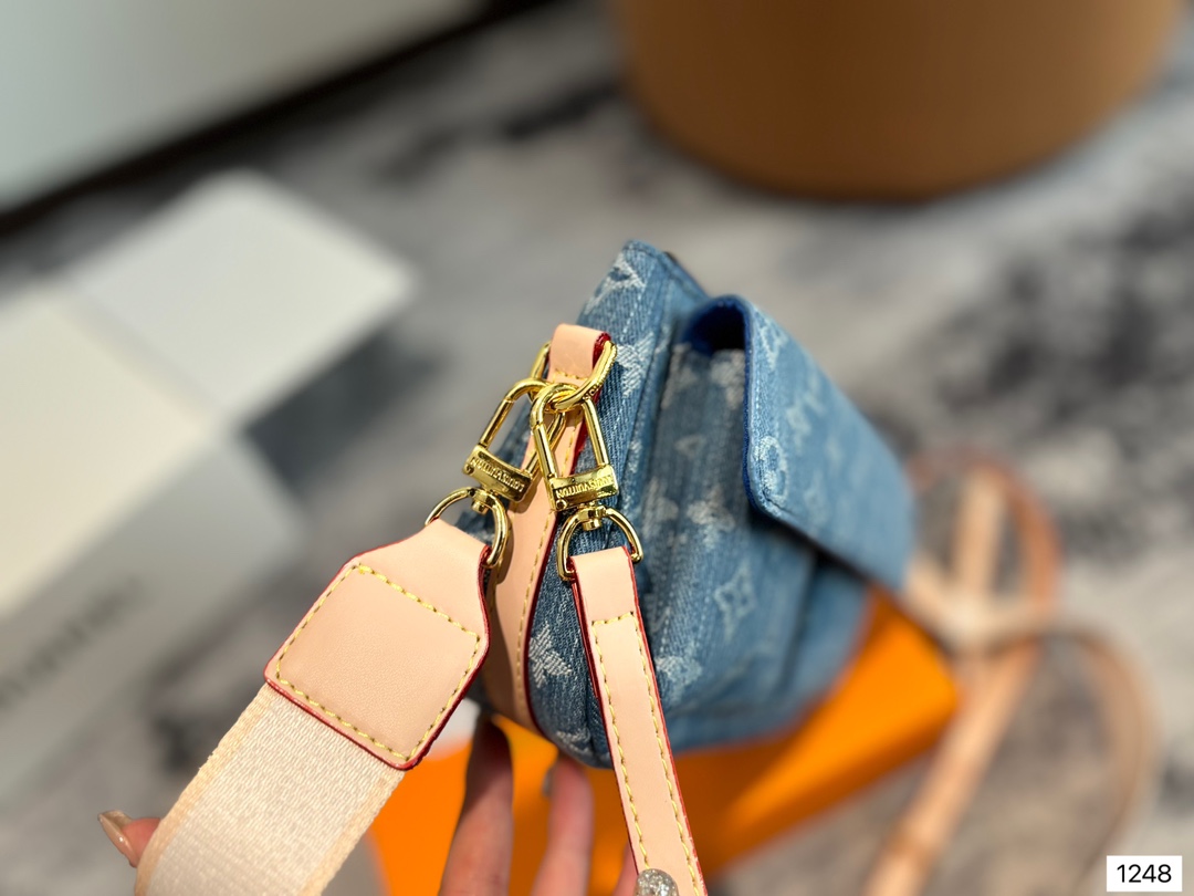 Louis new arrival mini bag size: 24*13 cm