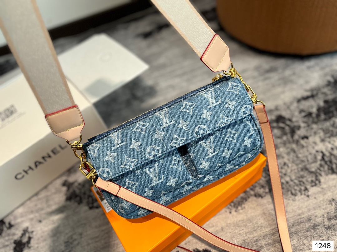 Louis new arrival mini bag size: 24*13 cm