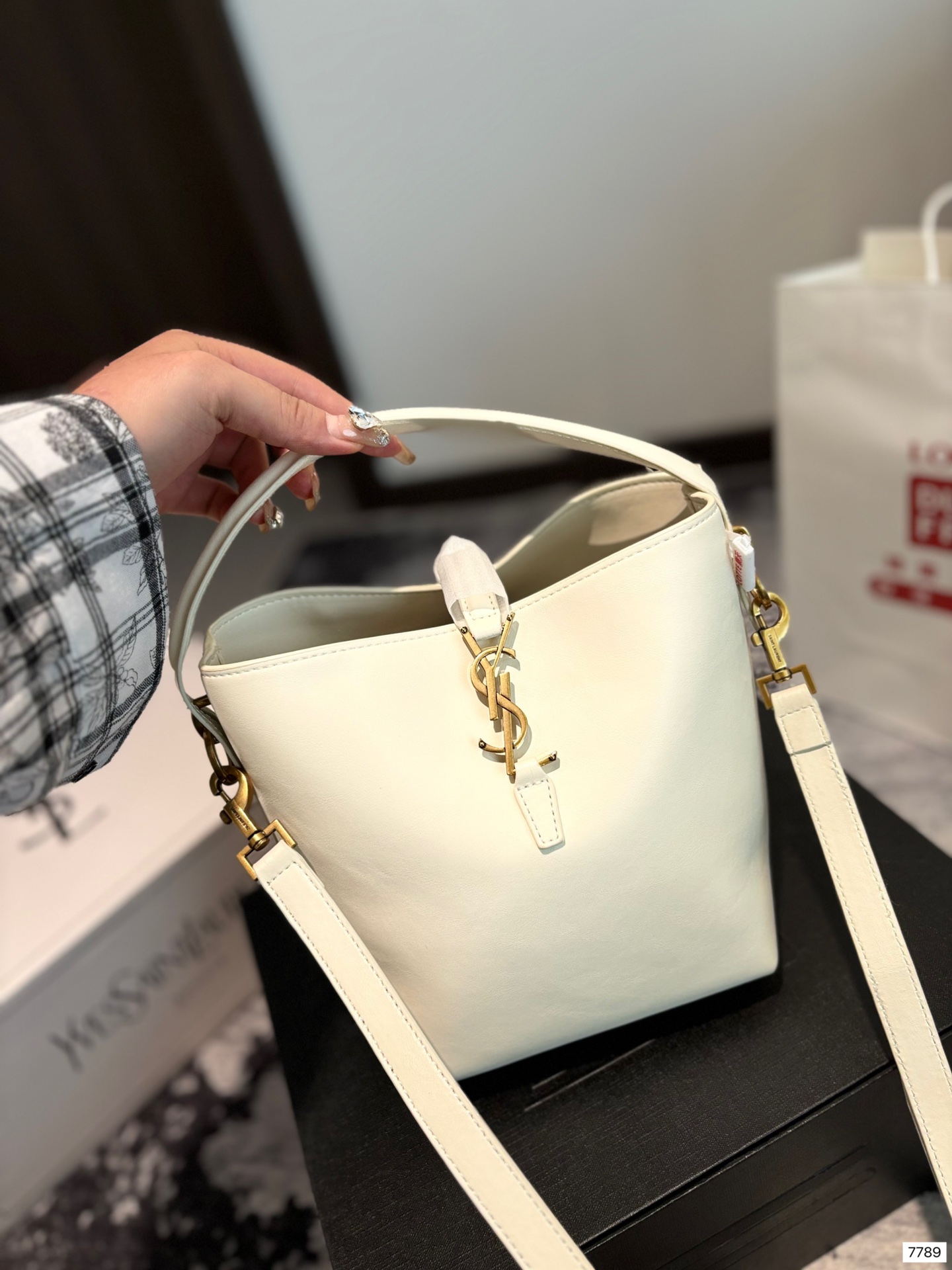 Y Le 37 Bucket small bag size: 16*19 cm