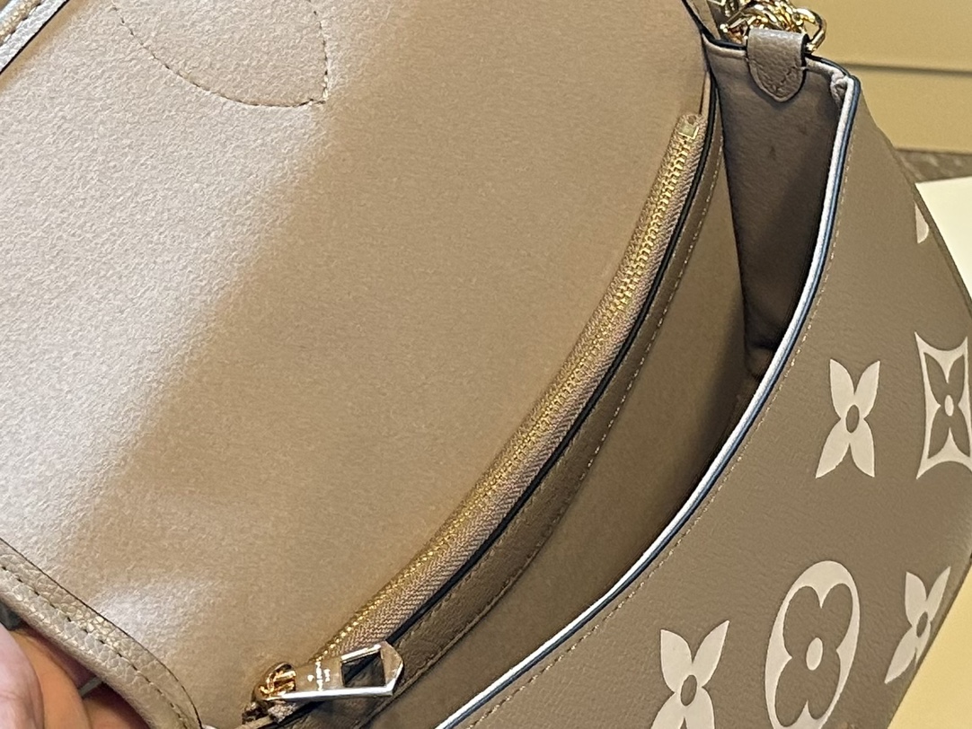 Louis M45985 new arrival bag size: 24 x 15 x 9cm